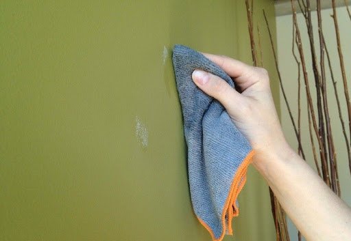 Xử lý các vết bẩn một cách dễ dàng với sơn nội thất dễ lau chùi