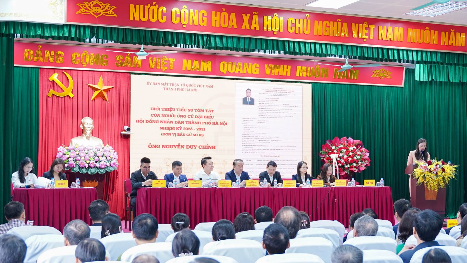 Quang cảnh buổi tiếp xúc cử tri tại Đơn vị bầu cử số 10.