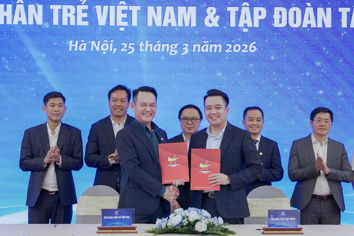 Ông Nguyễn Duy Chính – Tổng Giám đốc Tập đoàn Tân Á Đại Thành và Hội doanh nghiệp Trẻ Việt Nam đã thực hiện ký kết Biên bản Ghi nhớ hợp tác