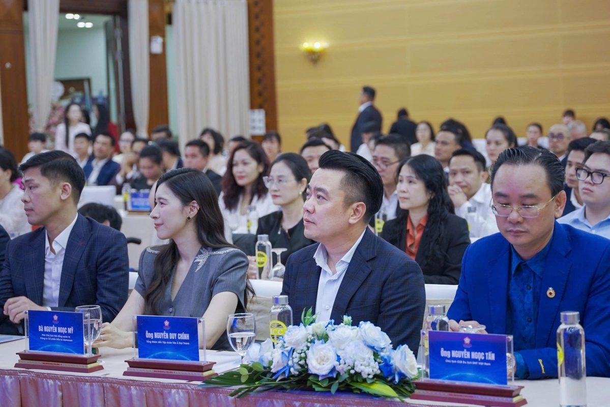 Đại diện của lãnh đạo Tân Á Đại Thành tại sự kiện
